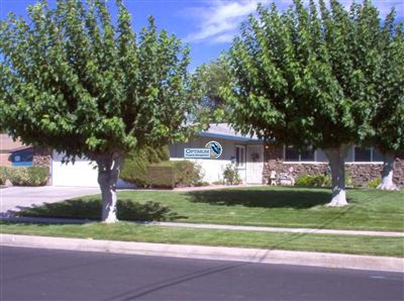 Victorville home with a pool! 5