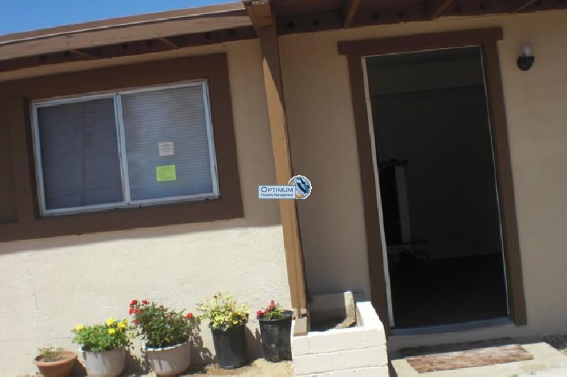 2 bed, 1 bath near freeway and schools - $850 MOVE IN 1