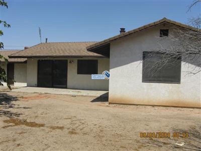 Nice Victorville home with large yard 4