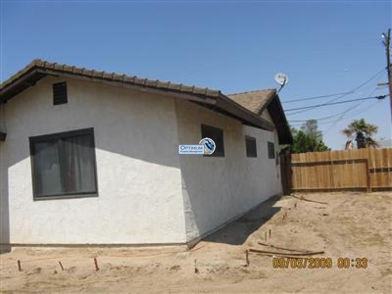 Nice Victorville home with large yard 2