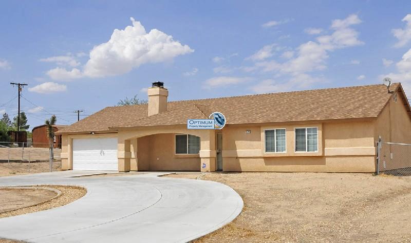 Nice Victorville home with circle drive and bonus room 1