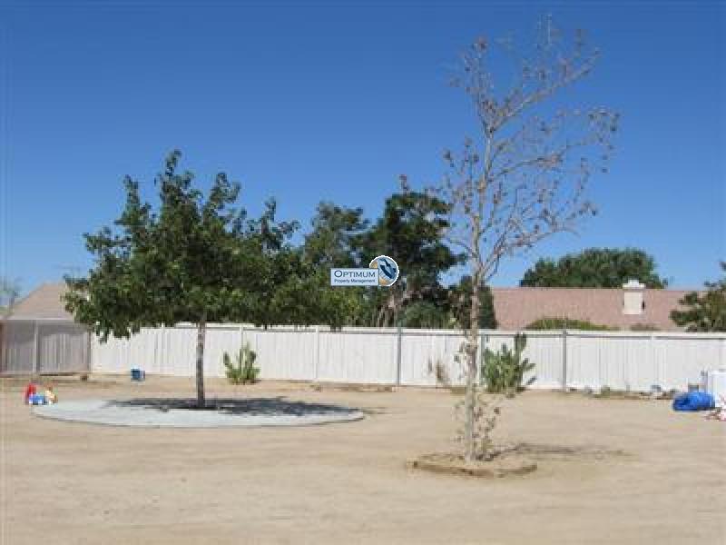 Great victorville home with a large lot 7
