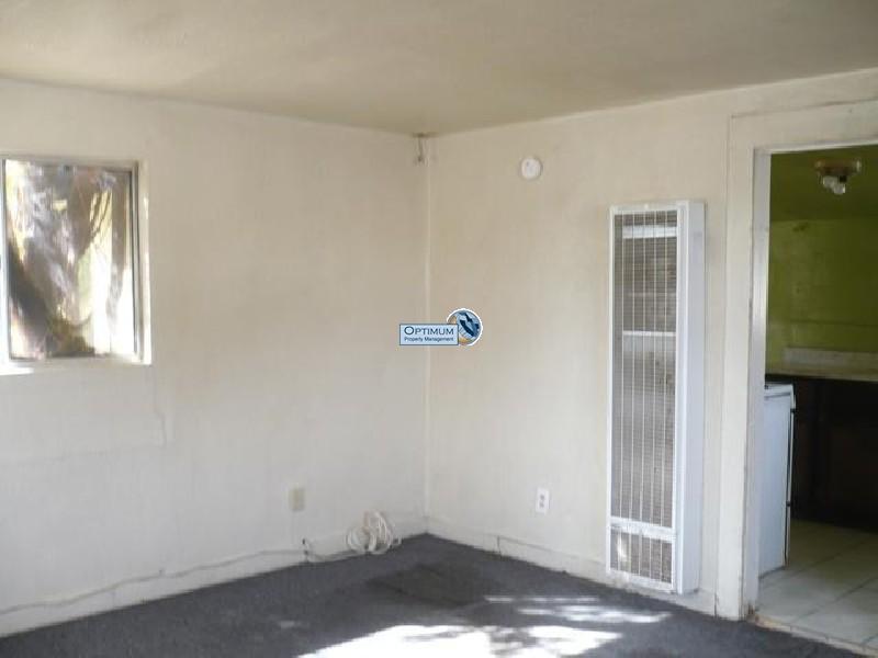 Small home in heart of Victorville 2